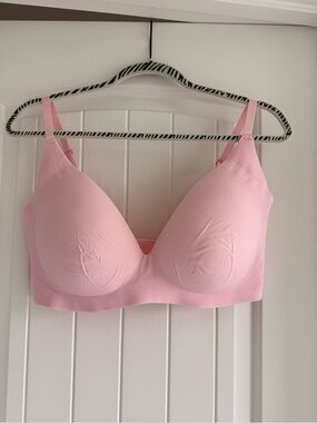 LIKE NEW! Victoria's Secret Soft Pink Seamless Wireless Bra